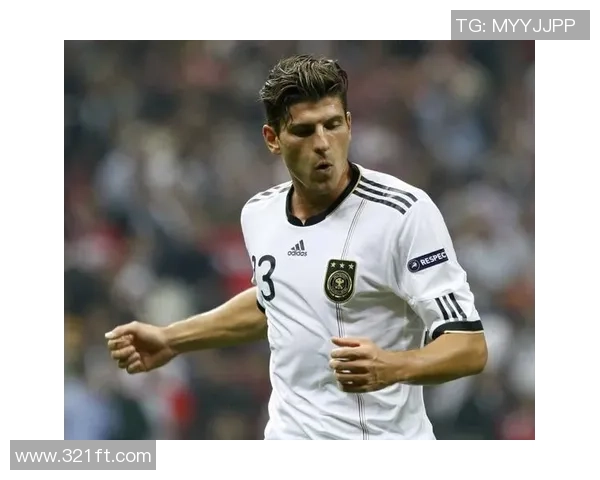 贝利传奇：从球场到全球的王者崛起与足球历史的辉煌篇章